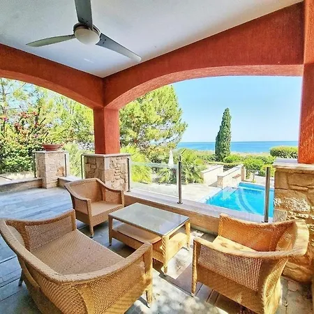 Βίλα Amorosa Beach 6 *